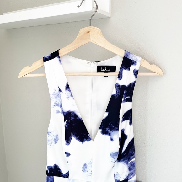 NWT Lulus Seeing Chic Blue and Ivory Print Skater Dress - Picture 5 of 10